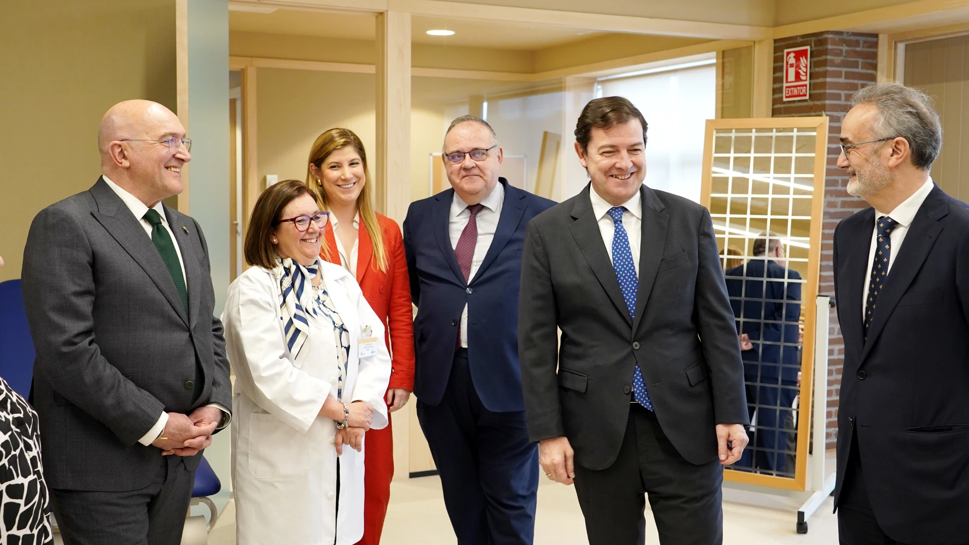 Fernández Mañueco visita las nuevas instalaciones junto a Alejandro Vázquez, Jesús Julio Carnero y Raquel Alonso, entre otros