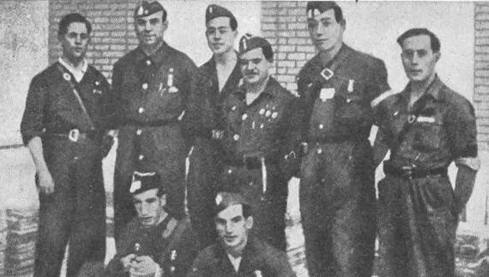 Miembros de Los Linces de la República, con uniforme de Guardia de Asalto