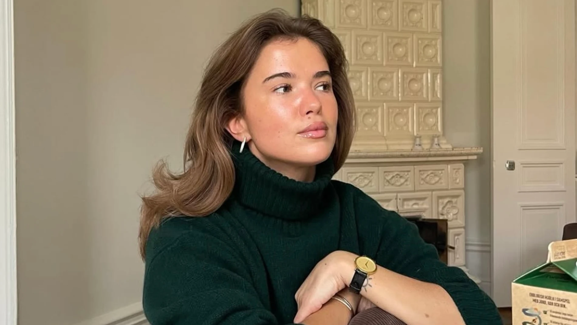 Influencer con piel radiante