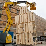 Valencia se prepara para las Fallas 2025 con el montaje de sus 384 monumentos grandes