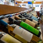 Trump amenaza con aranceles del 200 % al vino y otras bebidas alcohólicas de la UE