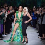 Donatella abandona Versace.