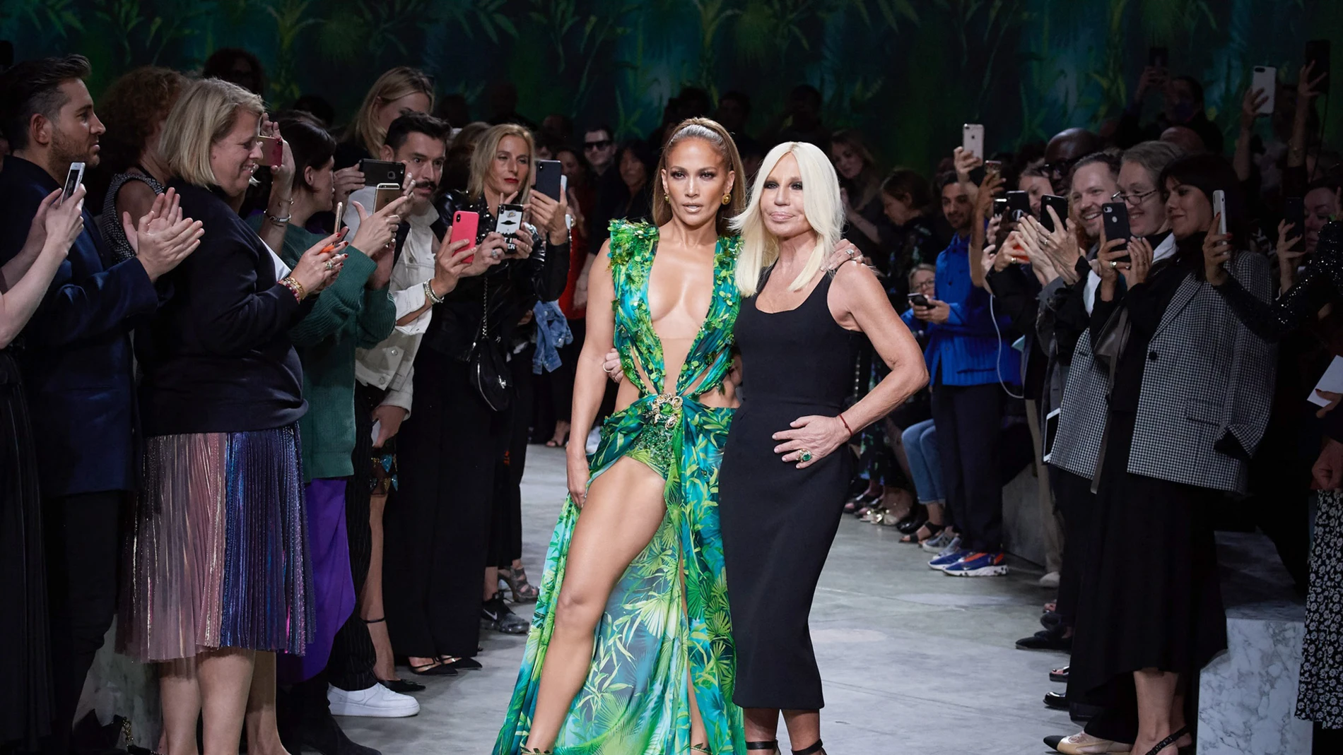 Donatella abandona Versace.