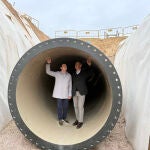 El concejal del Ciclo Integral del Agua, Carlos Mundina, y el CEO de Global Ómnium, Dionisio Garcia, visitan las obras de La Presa en Manises