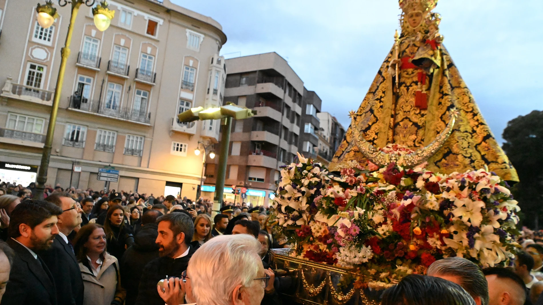 El presidente de la Región de Murcia, Fernando López Miras, asiste a la recepción oficial a la patrona de Murcia, Nuestra Señora de la Fuensanta, en la iglesia del Carmen