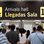 Economía.- El Gobierno asegura que solo le debe 300 millones a las aerolíneas por los descuentos a los residentes