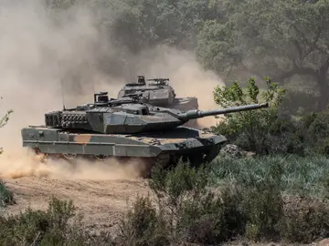 España buscará llegar al 2% del gasto de su PIB en Defensa y materia militar pese a que el Gobierno no tiene presupuestos aprobados en el Congreso (Foto de ARCHIVO)Un tanque Leopard 2EREMITIDA / HANDOUT por INDRAFotografía remitida a medios de comunicación exclusivamente para ilustrar la noticia a la que hace referencia la imagen, y citando la procedencia de la imagen en la firma01/01/1970