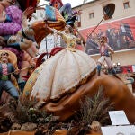 Valencia celebra sus fallas tras la "Plantà" de sus monumentos