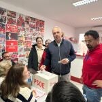Cádiz.- Ruiz Boix y Ruiz Arana votan en las primarias para la Secretaría General del PSOE con apelaciones a la "ilusión"
