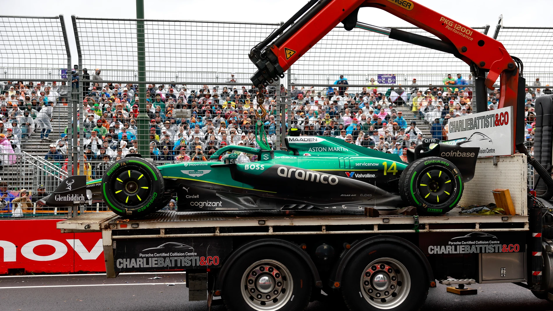 14 ALONSO Fernando (spa), Aston Martin F1 Team AMR24, crash, accident, during the Formula 1 Louis Vuitton Australian Grand Prix 2025, 1st round of the 2025 FIA Formula One World Championship from March 14 to 16, 2025 on the Albert Park Grand Prix Circuit, in Melbourne, Australia - Photo DPPIAFP7 16/03/2025 ONLY FOR USE IN SPAIN