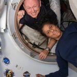 Suni Williams y Butch Wilmore en el módulo Harmony de la ISS.