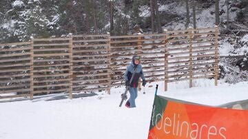 Felipe VI disfruta de una jornada de esqu&iacute; en la estaci&oacute;n de Aram&oacute;n Valdelinares (Teruel)