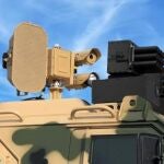 Sistema LRAD 450XL montado en un vehículo militar. 