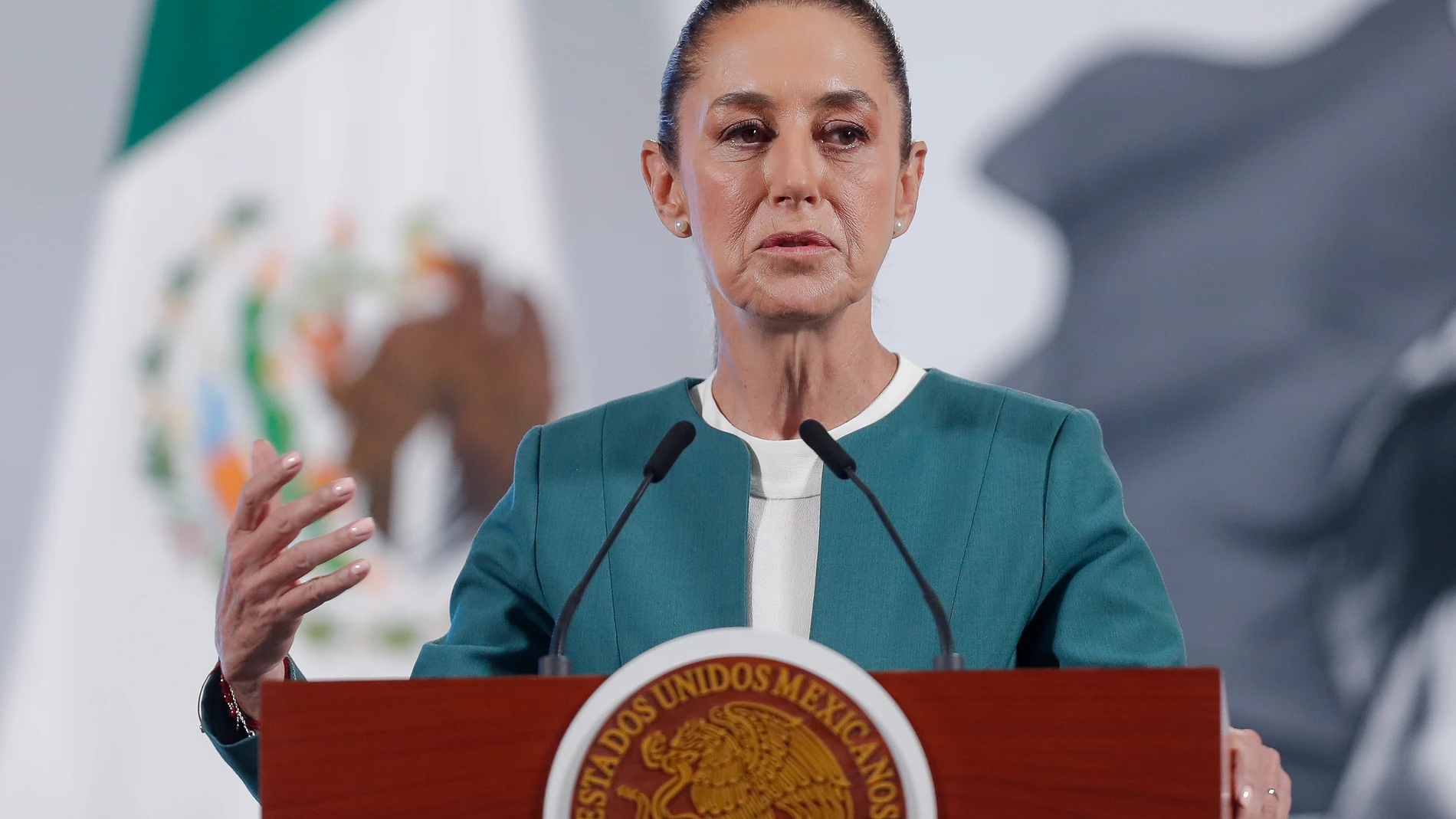 MEX6681. CIUDAD DE MÉXICO (MÉXICO), 17/03/2025.- La presidenta de México, Claudia Sheinbaum, habla en una rueda de prensa este lunes, en Palacio Nacional en Ciudad de México (México). EFE/ Isaac Esquivel
