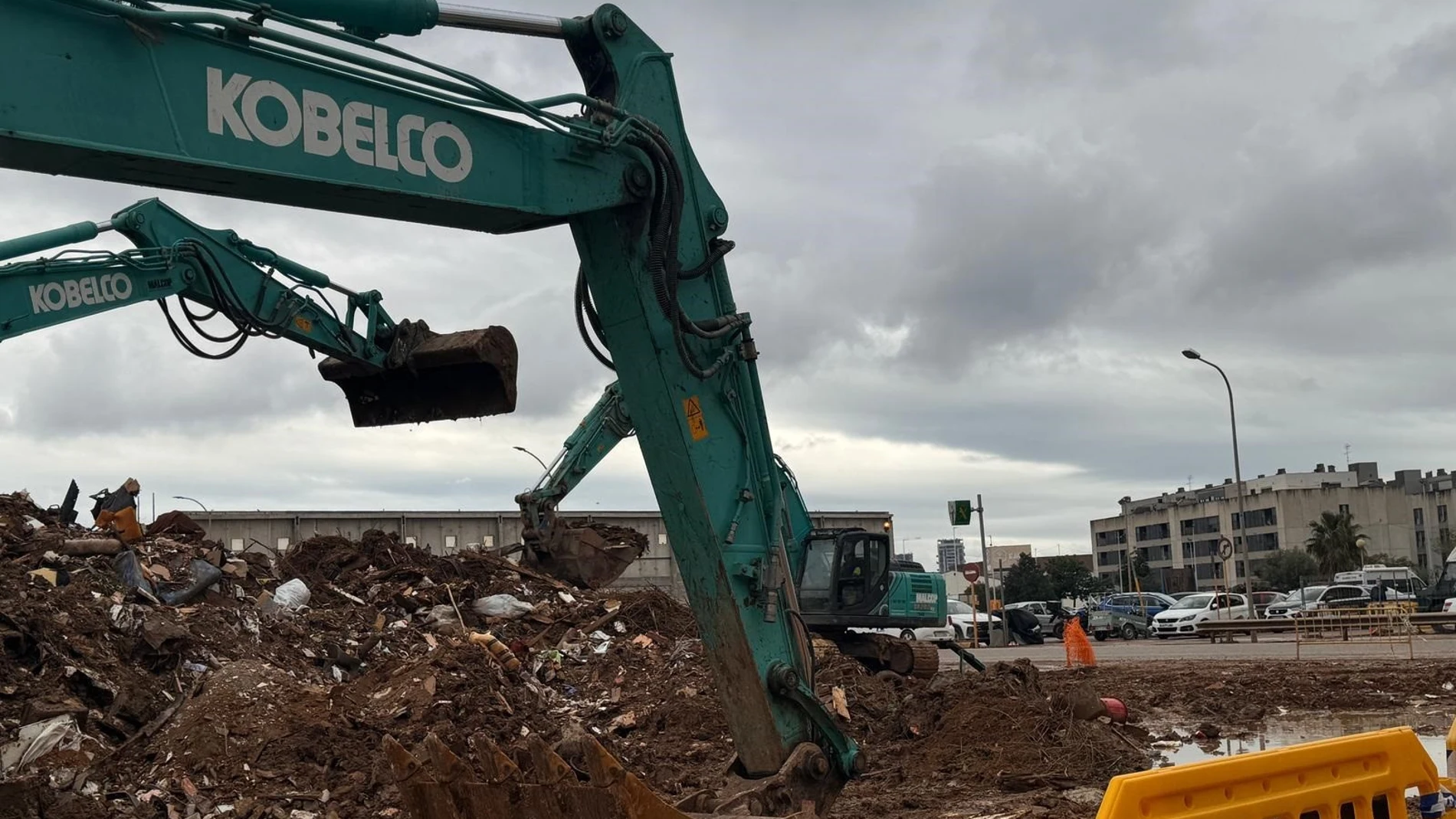 El Ayuntamiento de Paiporta exige a la Dirección General de Calidad Ambiental una solución ágil y efectiva para la retirada de los escombros derivados de la DANA y la reconstrucción. REMITIDA / HANDOUT por AYUNTAMIENTO DE PAIPORTA Fotografía remitida a medios de comunicación exclusivamente para ilustrar la noticia a la que hace referencia la imagen, y citando la procedencia de la imagen en la firma 17/03/2025