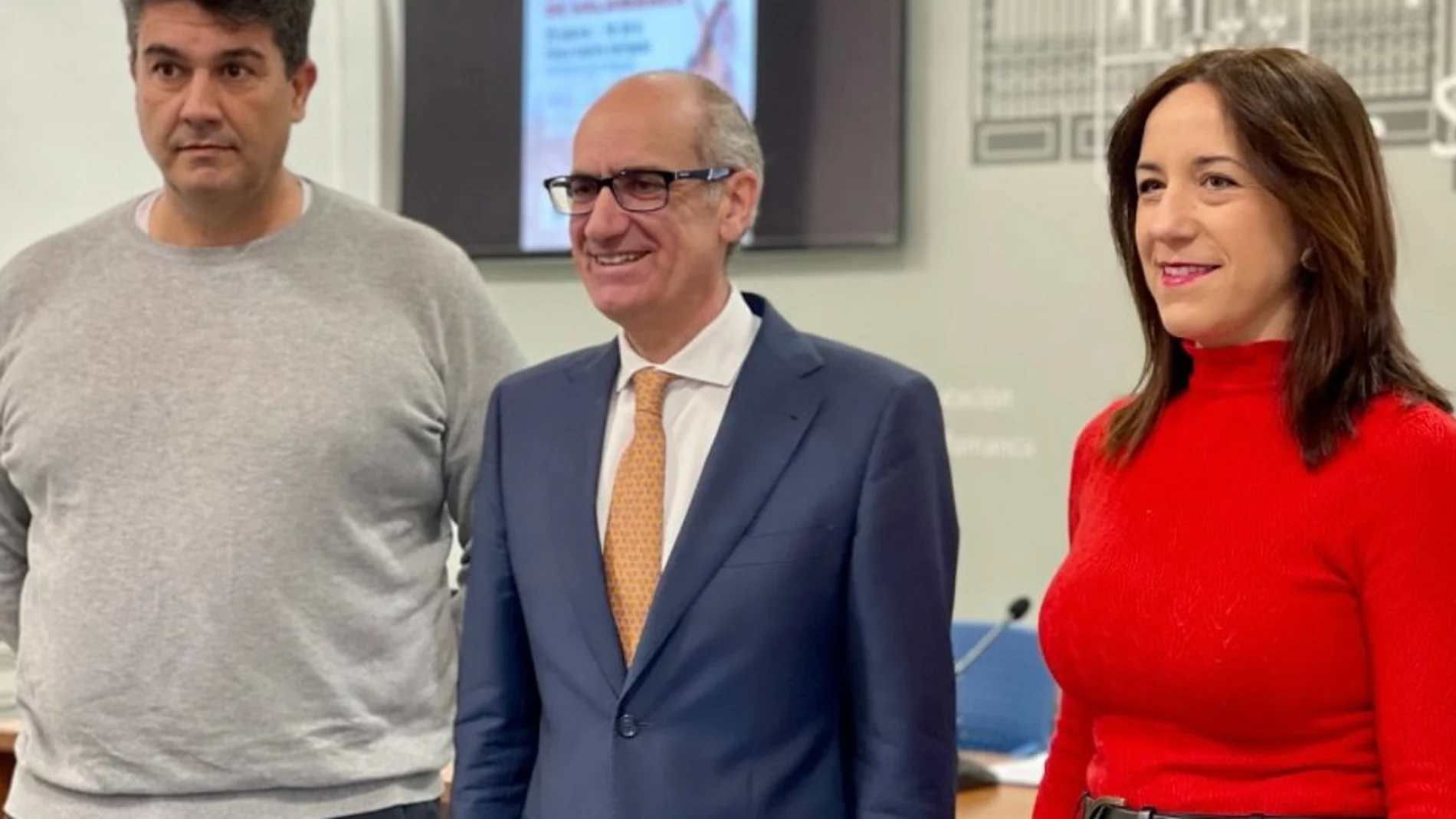 Javier Iglesias junto a Pilar Sánchez y Javier Tendero presentan el foro