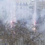 AMP.- Fallas.- Pirotecnia Mediterráneo vence a la lluvia y logra salvar una intensa y prolongada 'mascletà'