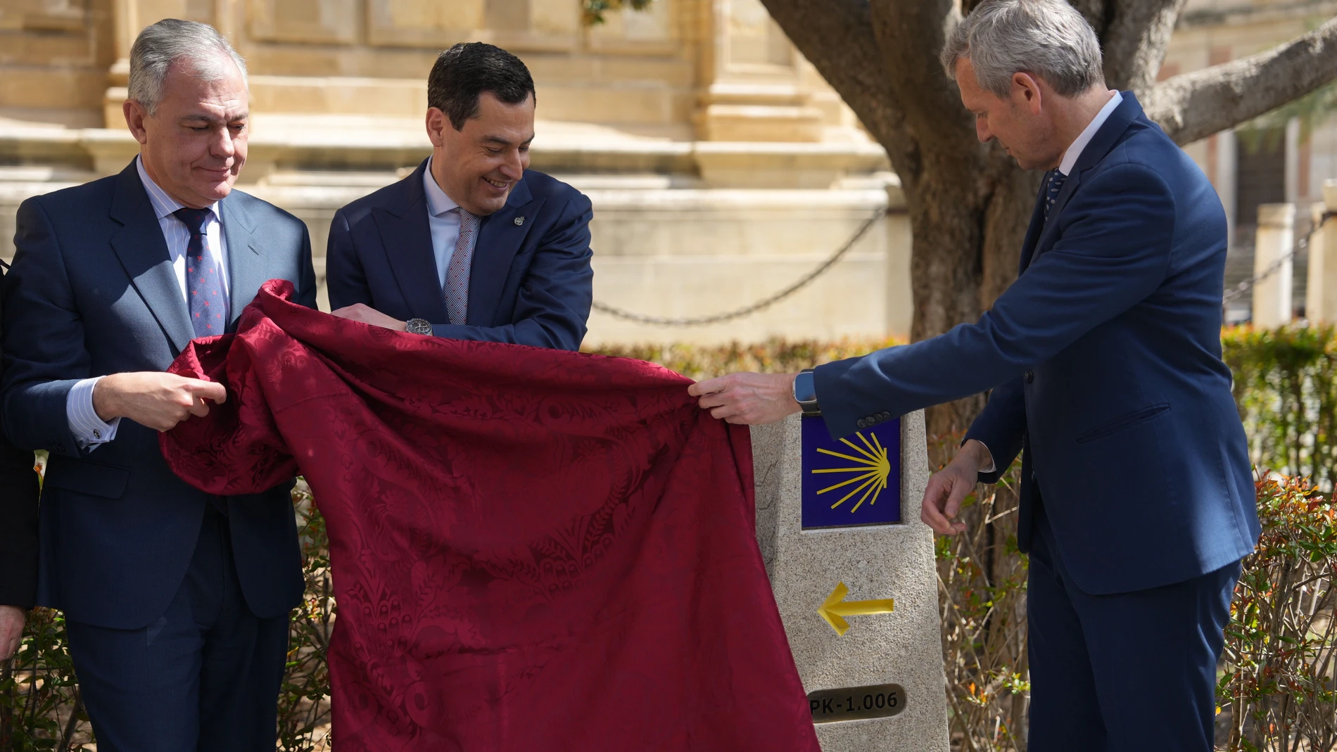 José Luis Sanz, Juanma Moreno y Alfonso Rueda