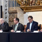 Presentación y firma del acuerdo de colaboración en el que Intervienen el deán del Cabildo Metropolitano de la Catedral de Burgos, Félix Castro; el presidente de la Fundación Consulado del Mar de Burgos, Antonio Méndez Pozo; y el presidente de la Asociación Burgos Baroque Ensemble, Francisco Javier Sariot.