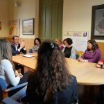 El presidente de la Diputación de Valladolid, Conrado Íscar, se reúne con las trabajadoras sociales en el Día Mundial del Trabajo Social 2025