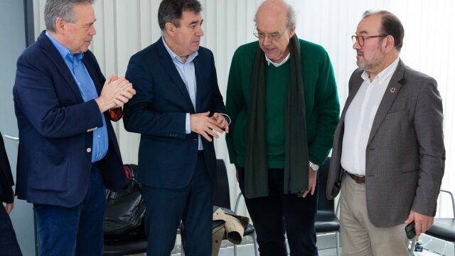 El conselleiro de Sanidade, Antonio Gómez Caamaño, el de Educación, Ciencia, Universidades e FP, Román Rodríguez, el decano de la Facultad de Medicina, Julián Álvarez, y el rector de la USC, Antonio López.