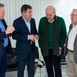 El conselleiro de Sanidade, Antonio Gómez Caamaño, el de Educación, Ciencia, Universidades e FP, Román Rodríguez, el decano de la Facultad de Medicina, Julián Álvarez, y el rector de la USC, Antonio López.