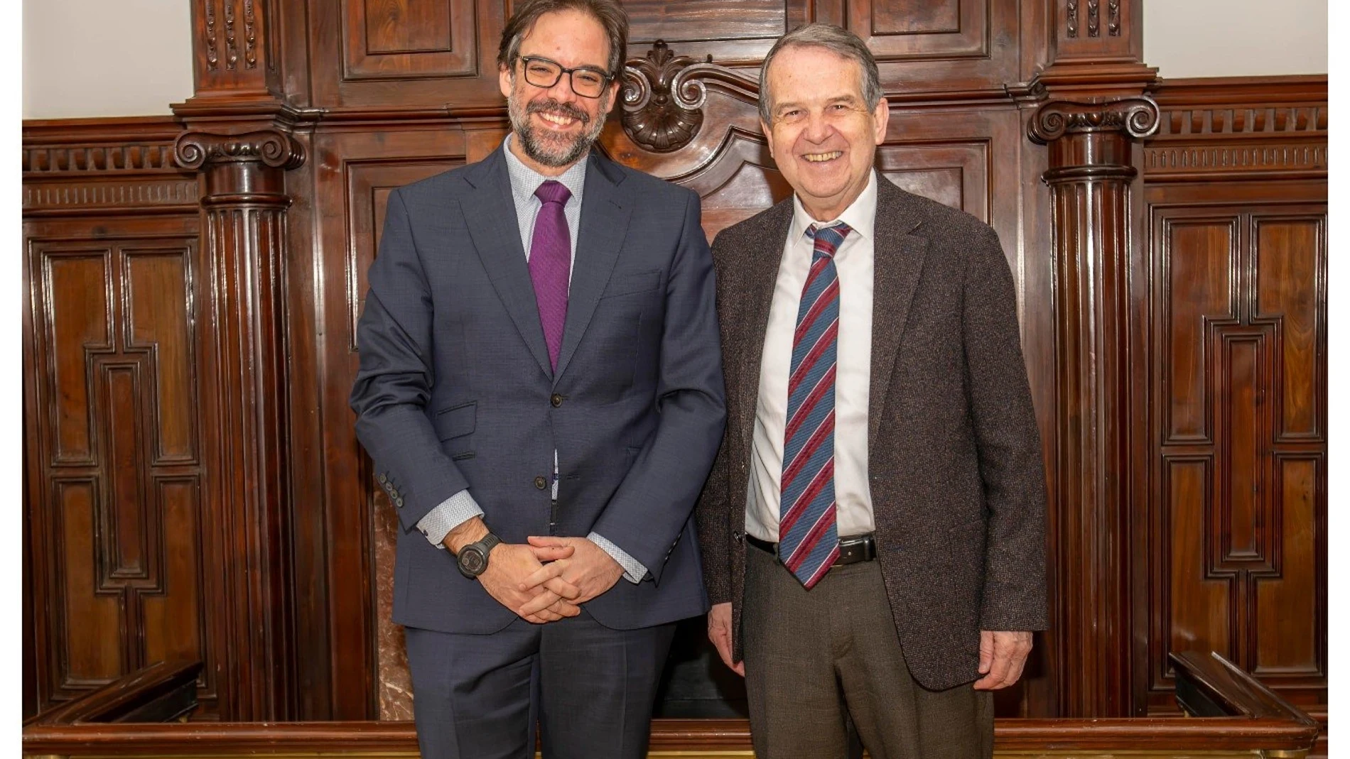 Abel Caballero y Álvaro Fernández Heredia.REMITIDA / HANDOUT por AYUNTAMIENTO DE VIGOFotografía remitida a medios de comunicación exclusivamente para ilustrar la noticia a la que hace referencia la imagen, y citando la procedencia de la imagen en la firma19/03/2025