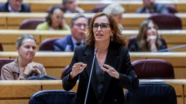 Mónica García acusa a Ayuso de mostrar su "cara xenófoba y racista" al rechazar el reparto de menores migrantes