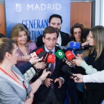 Almeida visita la nueva sede de la Agencia para el Empleo de Madrid