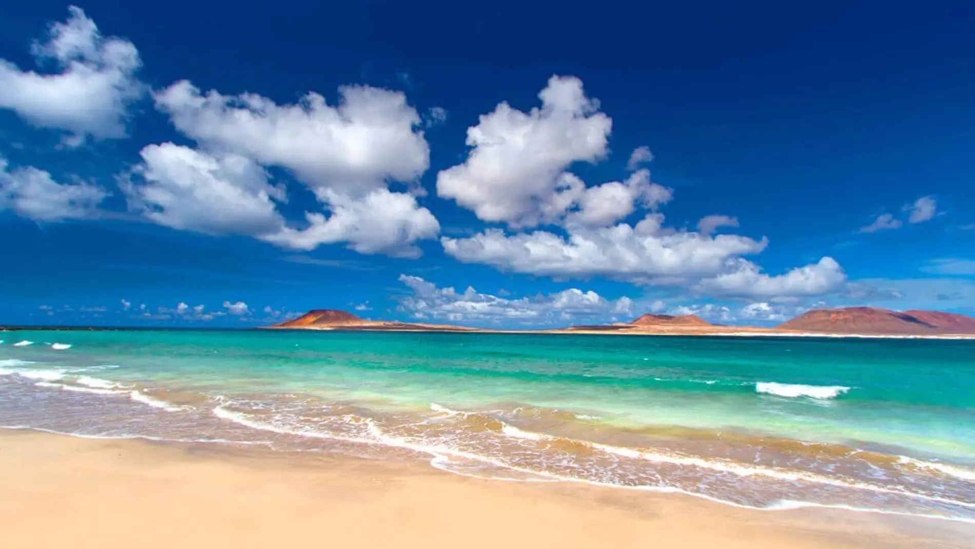 La joya oculta de Canarias: la playa secreta con las aguas más cristalinas del mundo