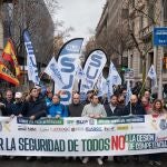 Unos 30 policías y guardias civiles se concentran en Barcelona contra del traspaso de competencias
