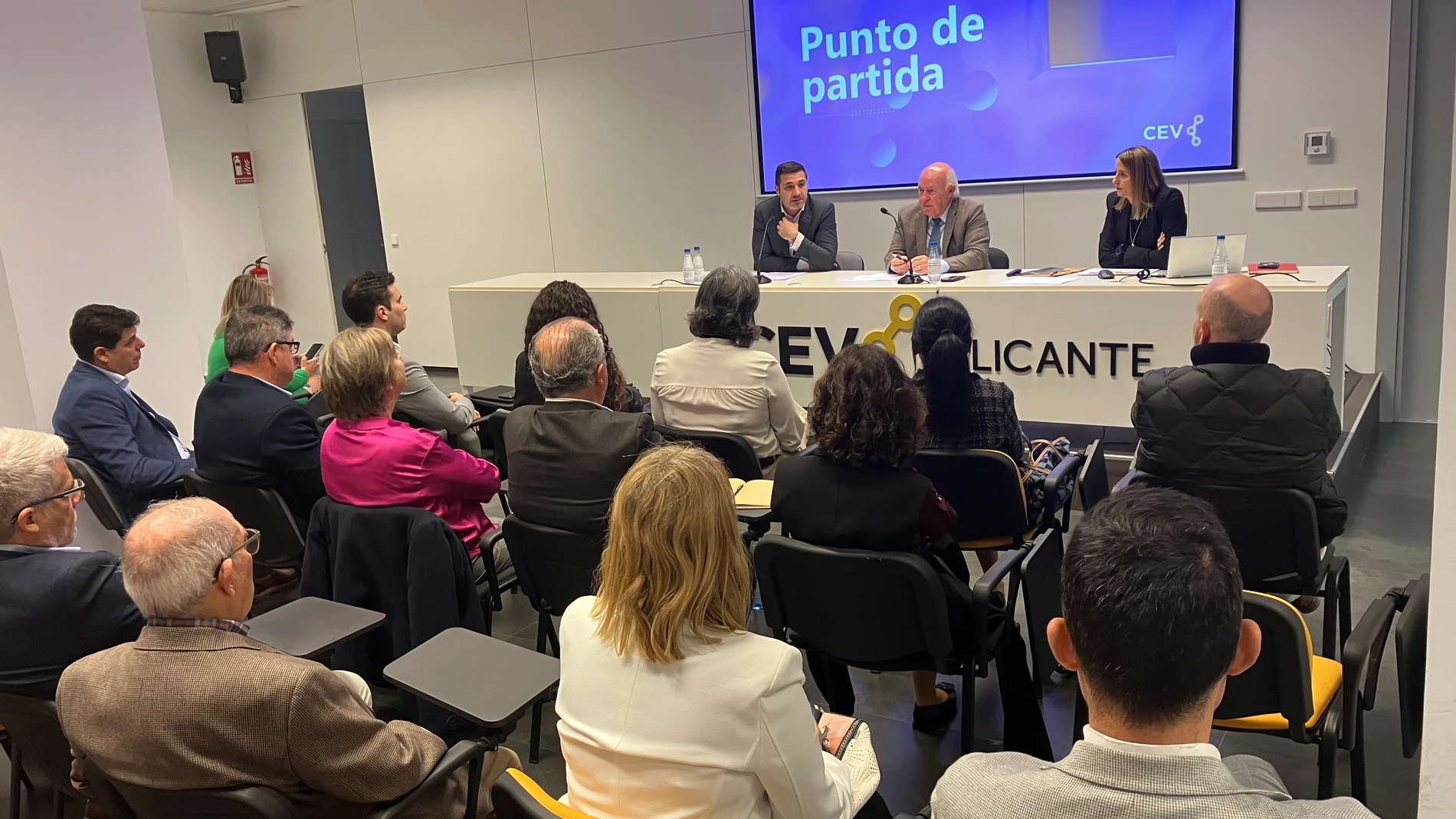 Imagen de la Junta Directiva de CEV Alicante celebrada hoy