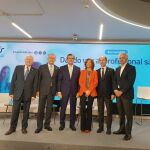 Foto de familia de la presentación del informe "Experiencia del profesional sanitario en la sanidad privada"