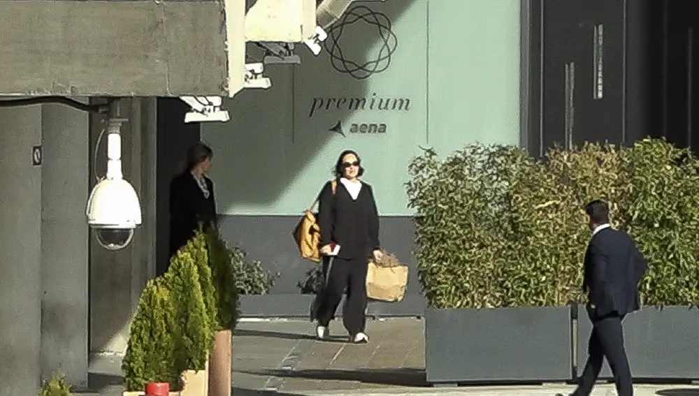 El look de aeropuerto de Tamara Falcó.