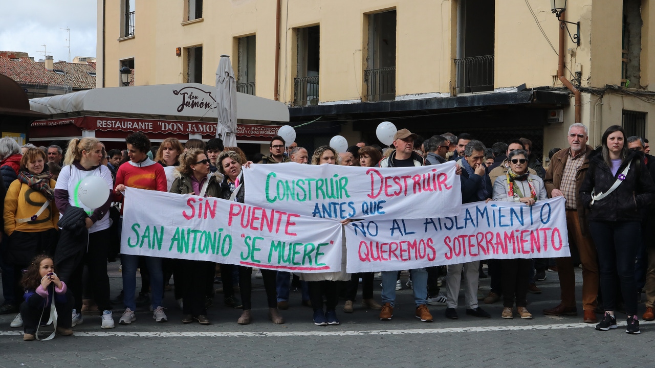 Una asociación denuncia que Adif intenta "enterrar" el proyecto de soterramiento en Palencia