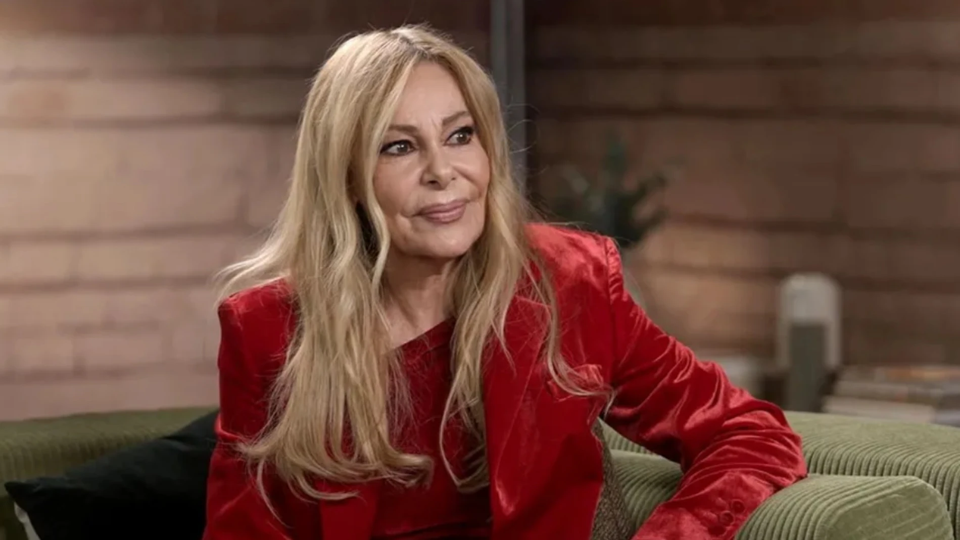 Rosa Villacastín carga contra Ana Obregón tras el caso Julio Iglesias: "Me das vergüenza como mujer"