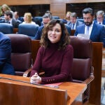 El rechazo de Ayuso al reparto de menores y las acusaciones de racismo de la izquierda centran el Pleno de la Asamblea