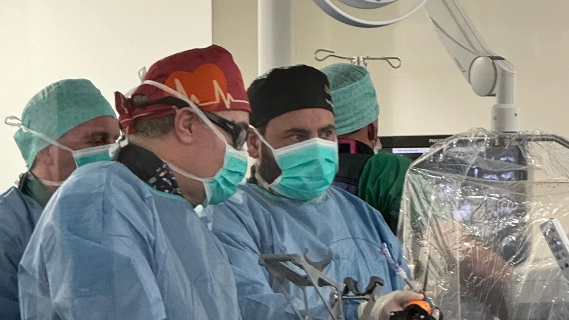 El Hospital Álvaro Cunqueiro, pionero mundial en una innovadora reparación de la válvula mitral