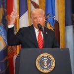 Ucrania.- Trump declara que "muy pronto" firmará el acuerdo de minerales con Ucrania
