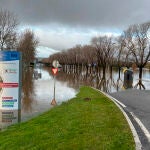  Las intensas lluvias provocan el desbordamiento del río Adaja a su paso por Ávila