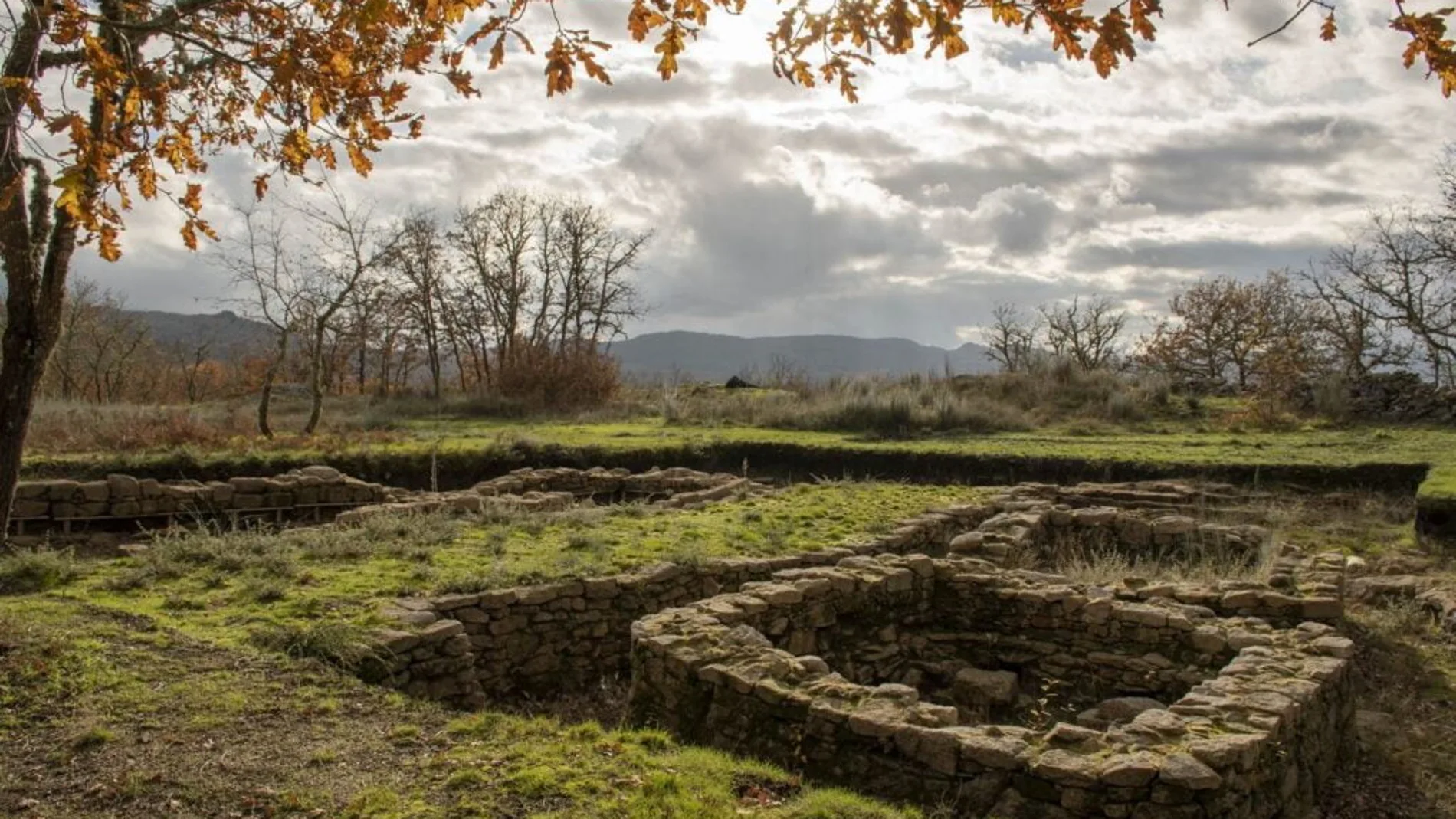 Así es el castro gallego que esconde el origen milenario de los hórreos
