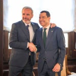 El presidente de la Junta de Andalucía, Juanma Moreno, visitó Aragón y se reunió con Azcón