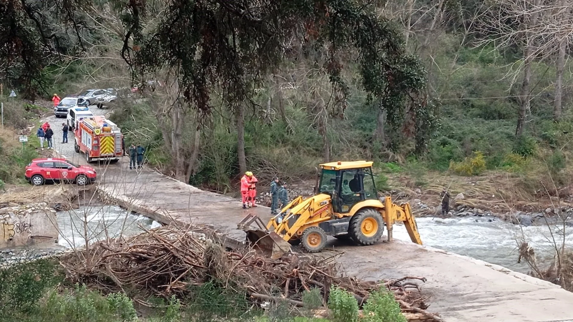 Tráfico.- Un total de 42 carreteras están cortadas al tráfico por las lluvias, una de ellas en la red principal