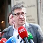 Patxi López cree que Mazón "llega tarde y mal" viéndose con algunas víctimas y que "debería irse y convocar elecciones"