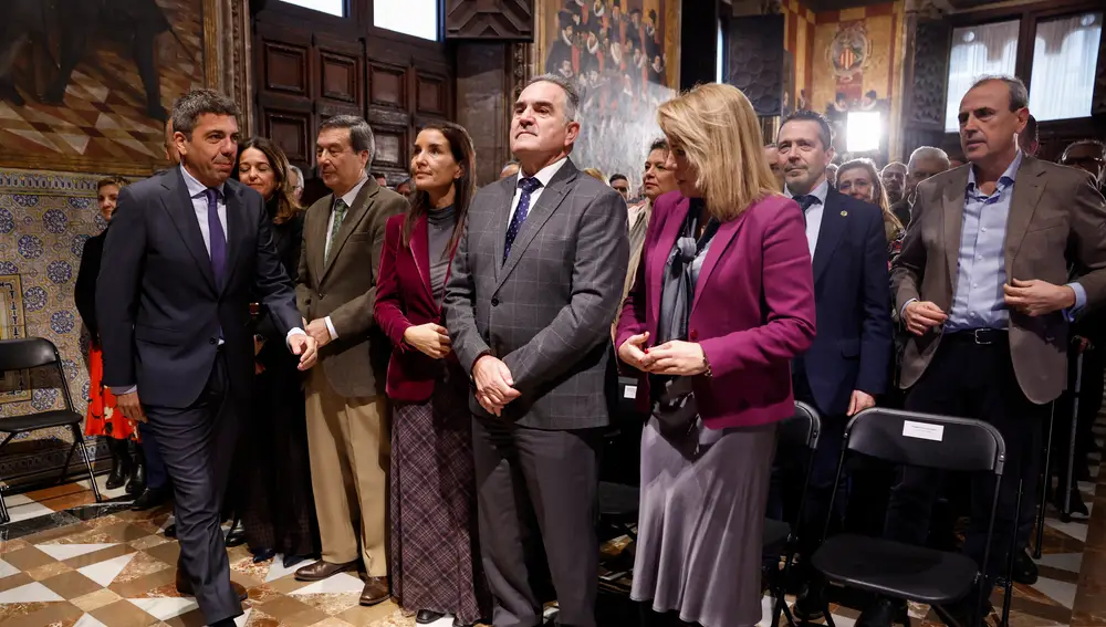 Mazón y su Consell durante la presentación del pan de reucperación
