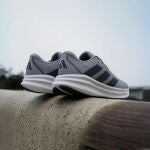 Estas zapatillas Adidas son perfectas para el día a día y ahora cuestan menos de 30 euros