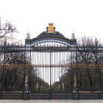 MADRID.-El Retiro seguirá cerrado, sin aventurar fecha de apertura, después de que ayer cayeran árboles de grandes dimensiones