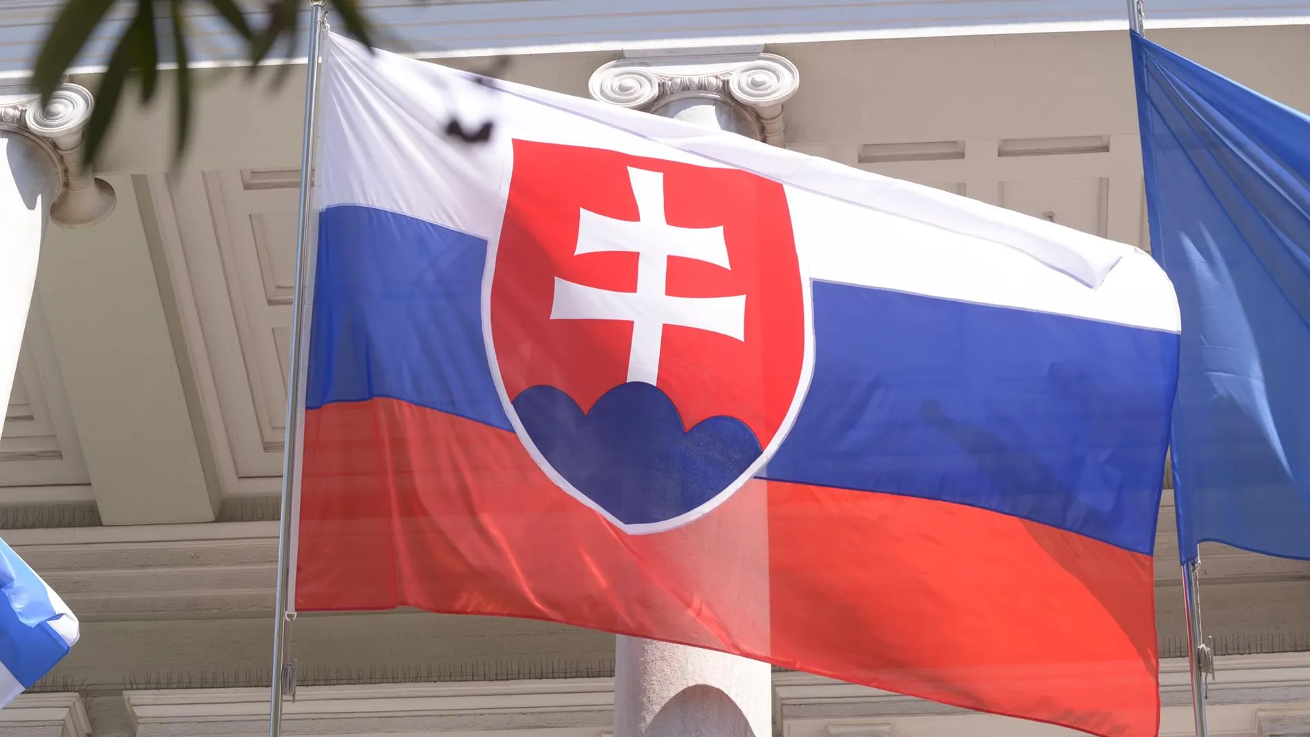 Eslovaquia.- Miles de eslovacos acusan al Gobierno de Robert Fico de "capitular" ante Rusia y piden su dimisión