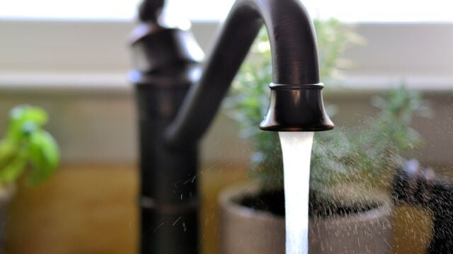 ¿Te ha subido la factura del agua? Cinco medidas para ahorrar