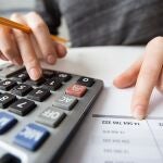 Tres gastos ignotos que te puedes deducir en la declaración de la renta 2025.
